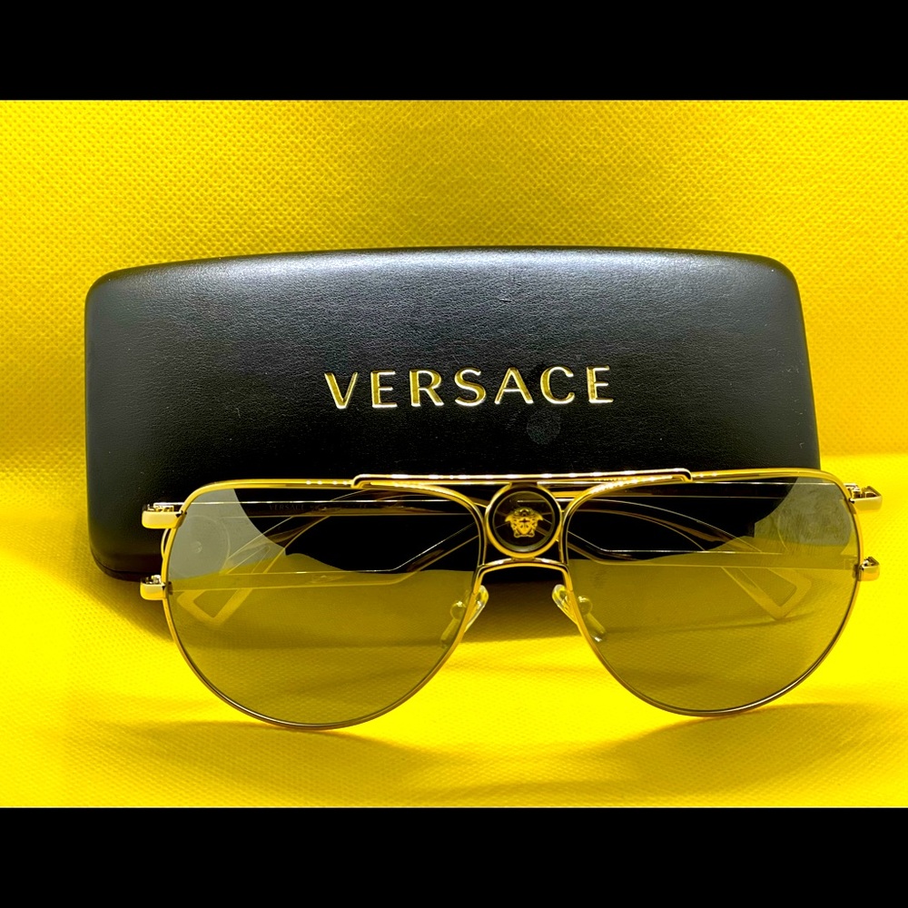 Medusa Pilot sunglasses EXC worn twice/always in case >6 mo old Polarized lenses